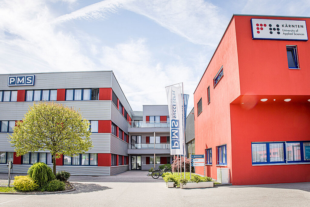 Eingangsbereich des Bürogebäudes vom PMS Headquarter in St. Stefan im Lavanttal