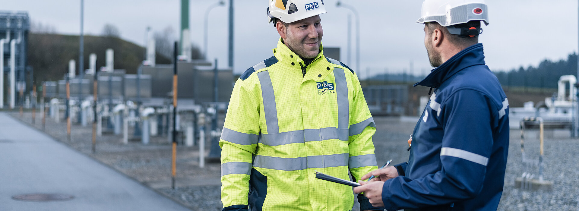 Mitarbeiter der PMS Elektro- & Automationstechnik GmbH im Gespräch