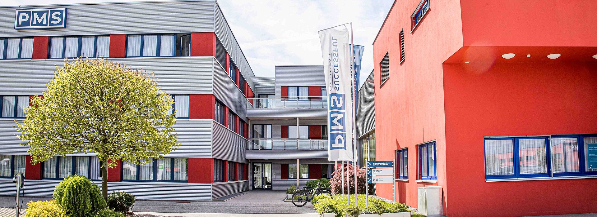 Blick zum Eingang im Headquarter der PMS Gruppe in St. Stefan im Lavanttal